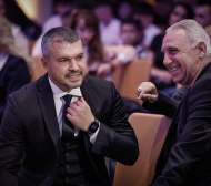 Левски честити на Валери Божинов