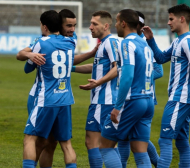 Лидерът във Втора лига гази с 4:0