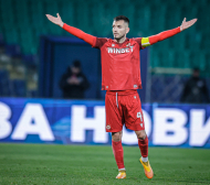 Адриан Лапеня става на 30