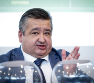Футболната лига и нейният капитан изиграха перфектно своя мач