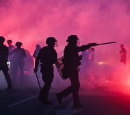 Кошмар в сърцето на Европа, запалени коли и над 400 арестувани след огромната радост