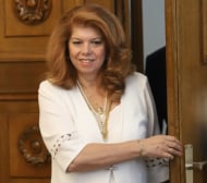 Йотова прие поканата на Стилиян Петров