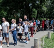 Феновете на ЦСКА луднаха, наредиха се на дълги опашки