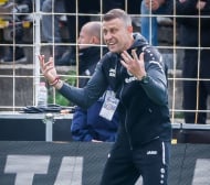Владо Манчев преговаря с изпаднал от елита
