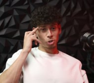 Изповед пред БЛИЦ Live: Станах футболист чрез "Фейсбук", цепя дърва и събирам сено на село