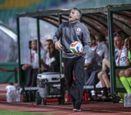 Христо Янев прекроява състава за реванша