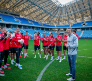 Футболистите на ЦСКА се раздвижиха на стадиона-красавец в Батуми