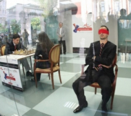 Топалов победи гръцки студент в демонстративна партия на сляпо