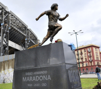Треньорски проблеми в сянката на Диего Марадона