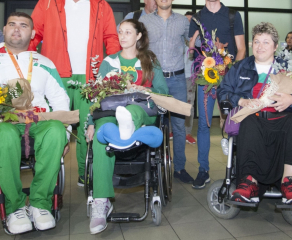 Параолимпийка си дойде от Рио с два счупени крака