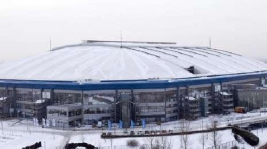 Покривът на стадиона на Шалке се счупи