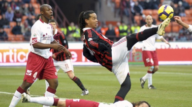 Милан с ултиматум към Роналдиньо