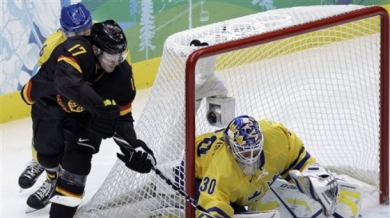 Швеция също тръгна с победа в турнира по хокей