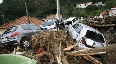 Роналдо помага на пострадали на родния си остров Мадейра