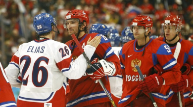 Русия би Чехия в дербито на хокей