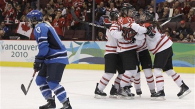 Канада срещу САЩ на финала на женския хокеен турнир