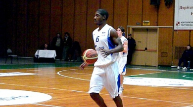 Американски баскетболист от Левски иска да играе за България