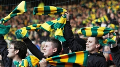 Уволниха младеж в Манчестър заради жълто-зелен шал