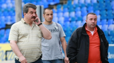 Фенове на Левски бойкотират Батков на дербито