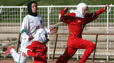 ФИФА с компромис към иранските момичета