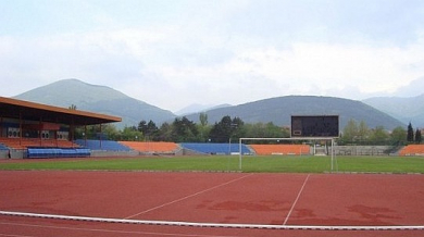 Слагат козирка и осветление на стадиона в Сливен