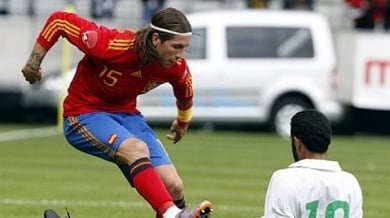 Рамос за първи път капитан на Испания