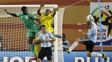 Вратарят на Нигерия играч на мача с Аржентина
