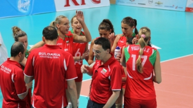 Волейболните националки паднаха драматично от Сърбия