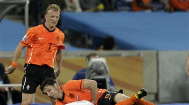Холандия - Словакия 2:1, срещата по минути