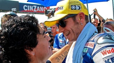 Марадона: Посвещавам победата над Мексико на Валентино Роси