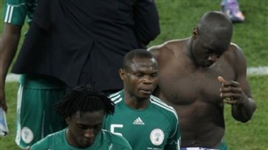 ФИФА заплаши Нигерия с наказание заради президента на страната