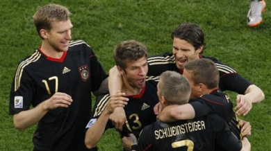 Германия разби Аржентина на Меси и Марадона, играе полуфинал