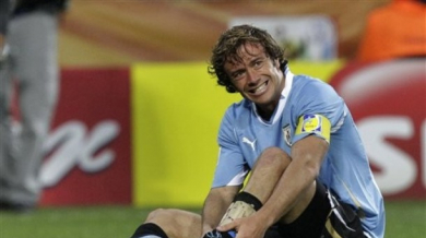 Капитанът на Уругвай под въпрос за полуфинала с Холандия