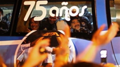 Издигат паметник на Марадона в Аржентина