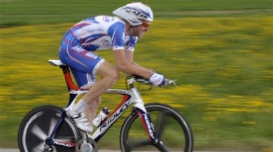 Счупена ръка вади руснак от Тур дьо Франс
