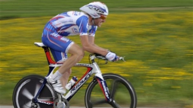 Счупена ръка вади руснак от Тур дьо Франс