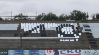 Локо (Пд) стяга стадиона за домакинството на Черно море
