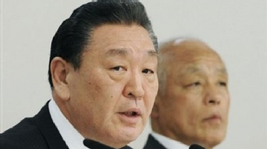 Шефът на японското сумо подаде оставка заради скандал със залози