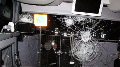 Автобус със счупено предно стъкло извози Левски до аерогарата
