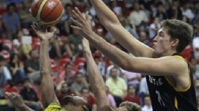 Австралия разби Германия на Световното по баскетбол