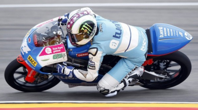 Еспаргаро триумфира при 125-кубиковите в Гран При на Арагон