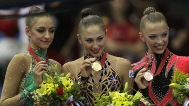 Руските грации стартираха с два златни медала