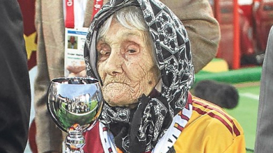 Фенка на 105 години рита в Галатасарай