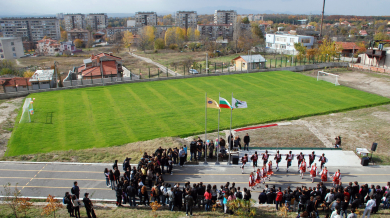 Училище откри стадион с пари от фондацията на Бербатов