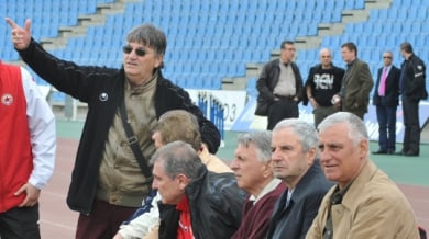 Пенев изведе ветераните на ЦСКА до победа във Вечното дерби
