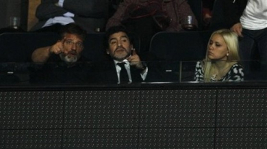 Марадона изгледа мач на Федерер