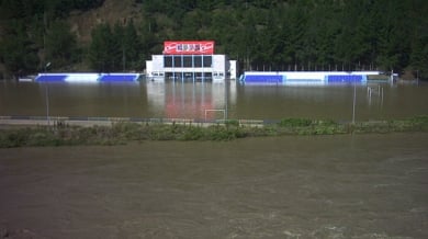 Река Искър разруши стадиона в Своге (снимки)