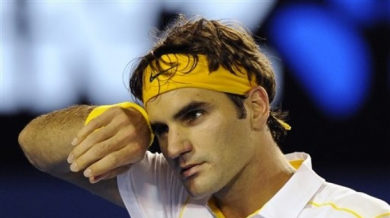 Роджър Федерер едва оцеля в петсетова драма срещу Симон