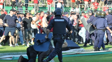 Фенове на ЦСКА почупиха сектор “Г”, полицията се страхува от нахлуване