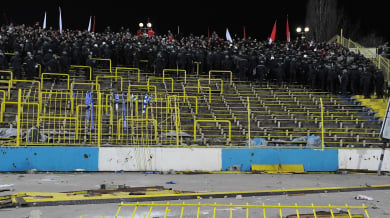 Без прецедент! Полицаите помляха феновете на ЦСКА, изкараха ги от стадиона